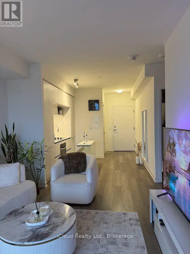 934 - 2 David Eyer Road, Richmond Hill, Ontario  L4S 0N6 - Photo 4 - N12971784