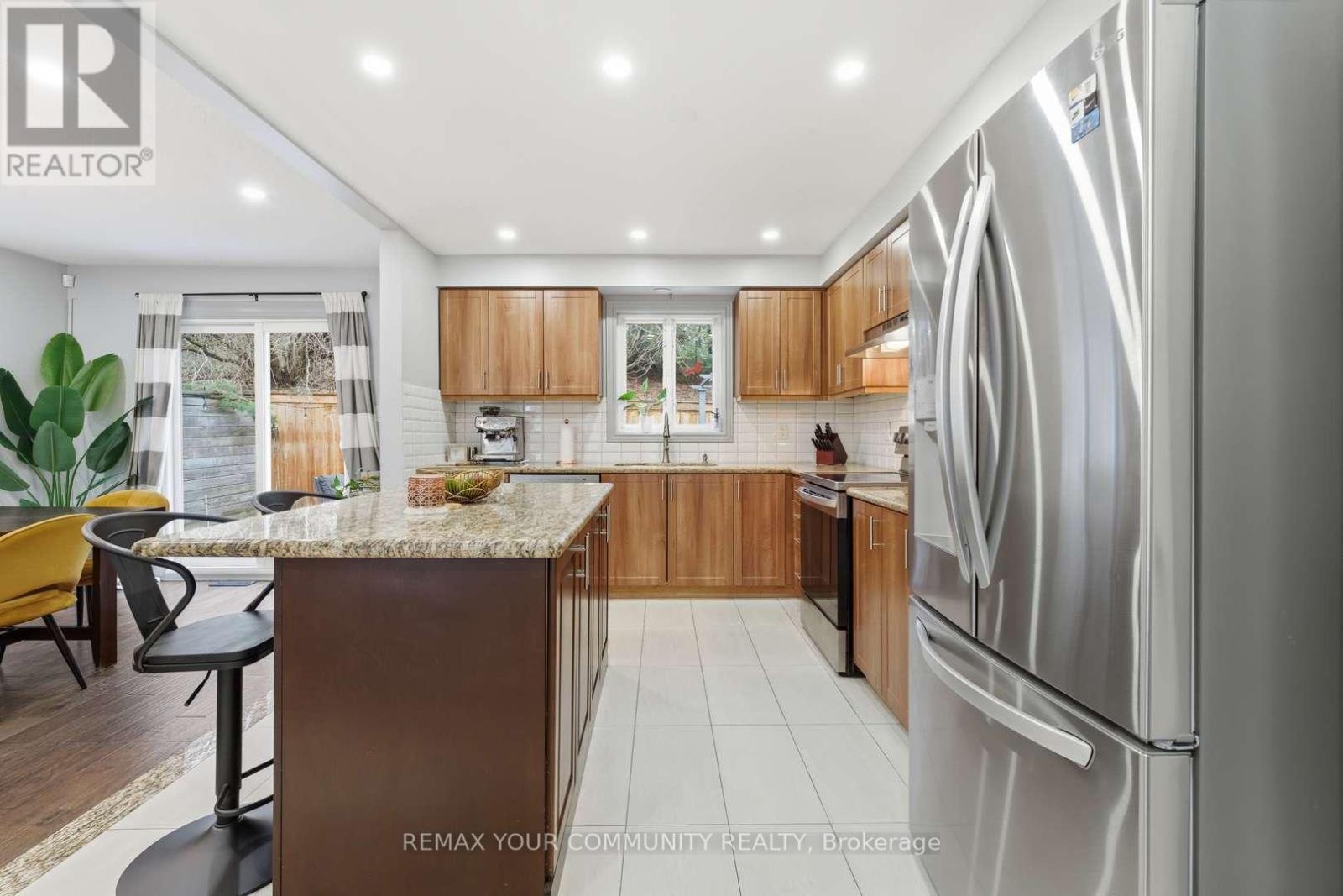 17 Fox Run Lane, Bradford West Gwillimbury (Bradford), Ontario L3Z 2J1 - Photo 11 - N12971786