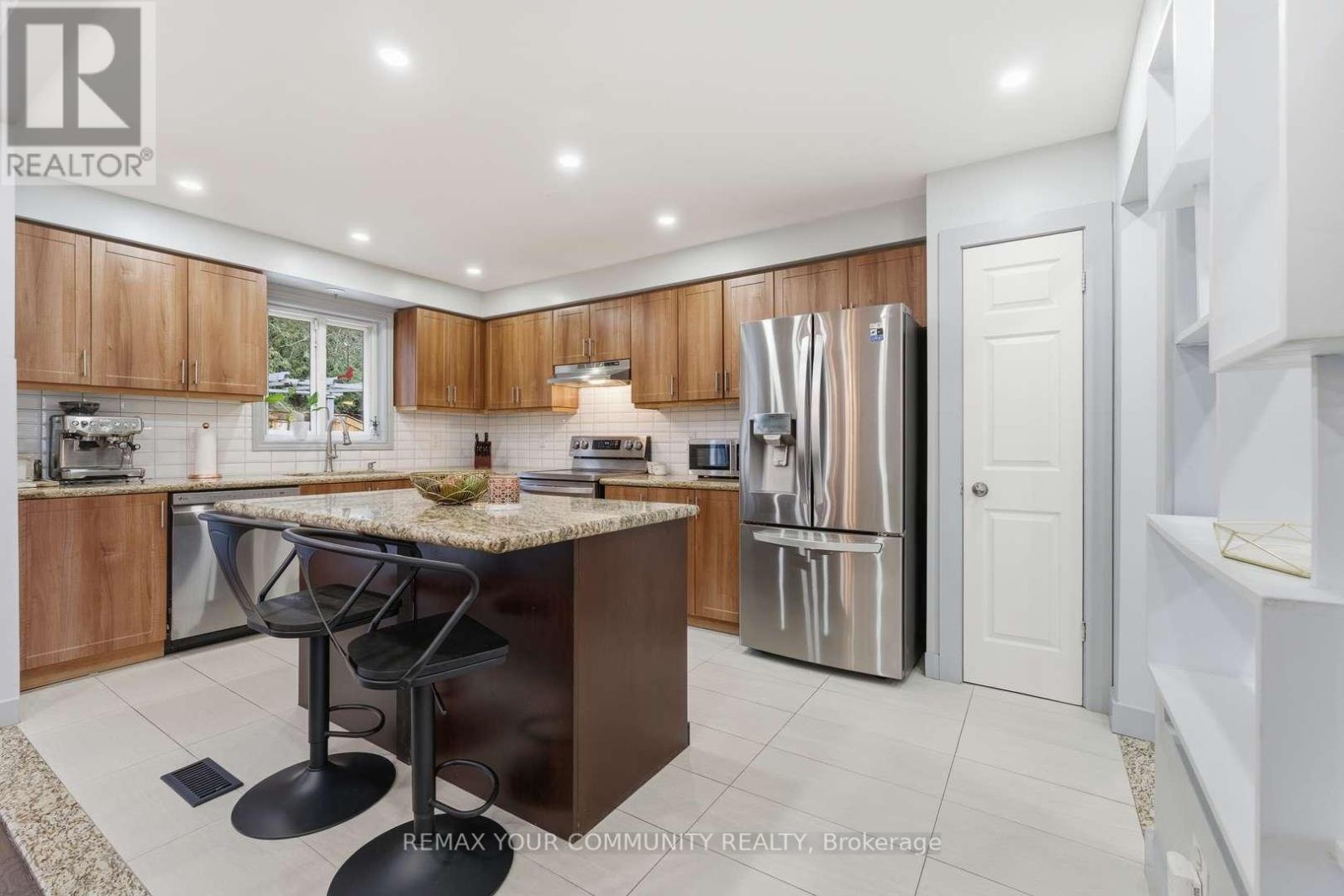 17 Fox Run Lane, Bradford West Gwillimbury (Bradford), Ontario L3Z 2J1 - Photo 13 - N12971786