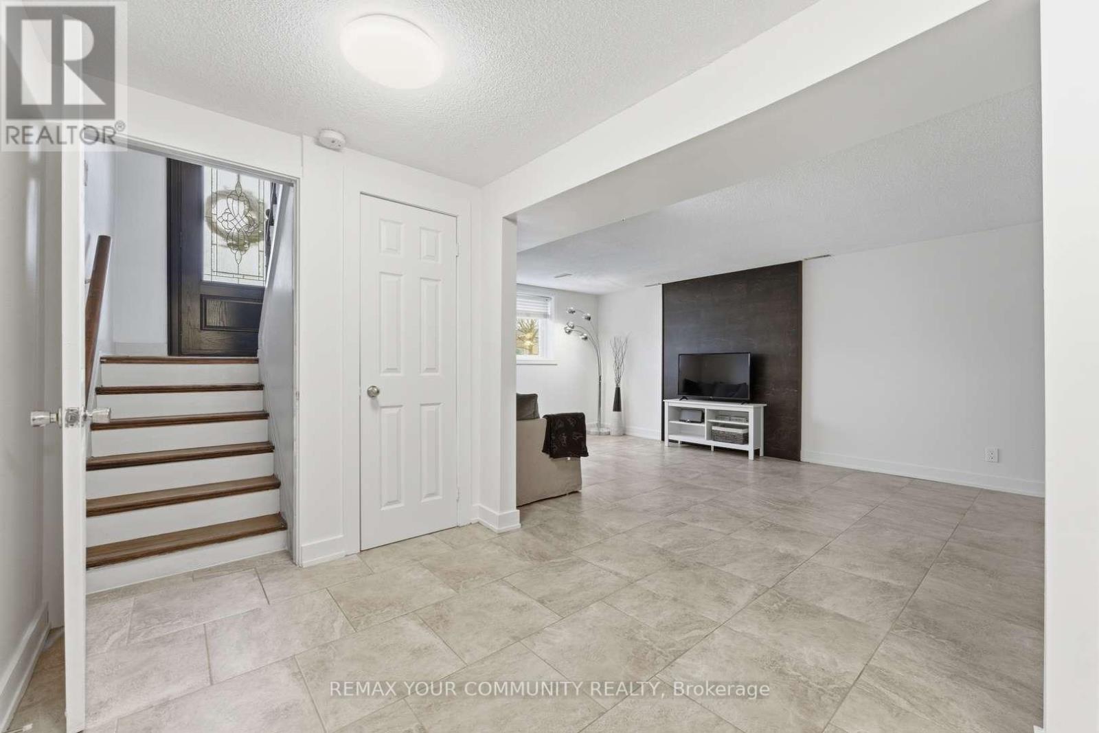 17 Fox Run Lane, Bradford West Gwillimbury (Bradford), Ontario L3Z 2J1 - Photo 23 - N12971786