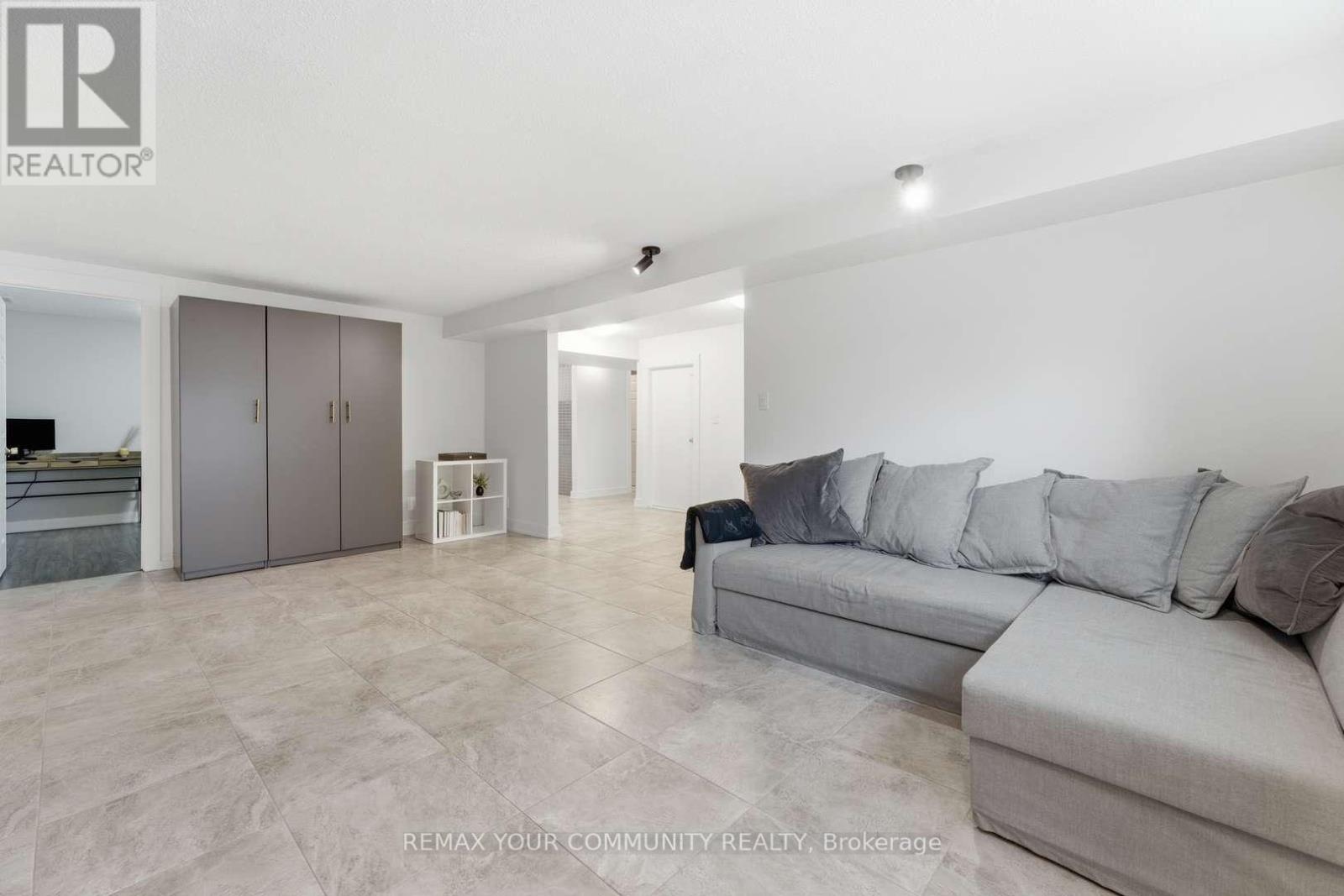 17 Fox Run Lane, Bradford West Gwillimbury (Bradford), Ontario L3Z 2J1 - Photo 24 - N12971786