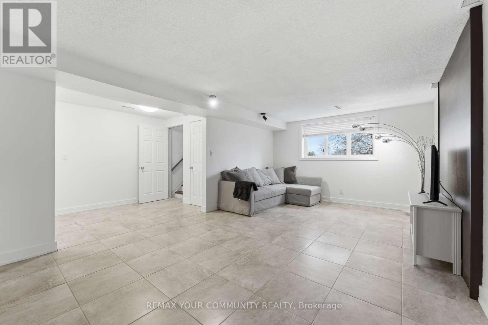 17 Fox Run Lane, Bradford West Gwillimbury (Bradford), Ontario L3Z 2J1 - Photo 25 - N12971786