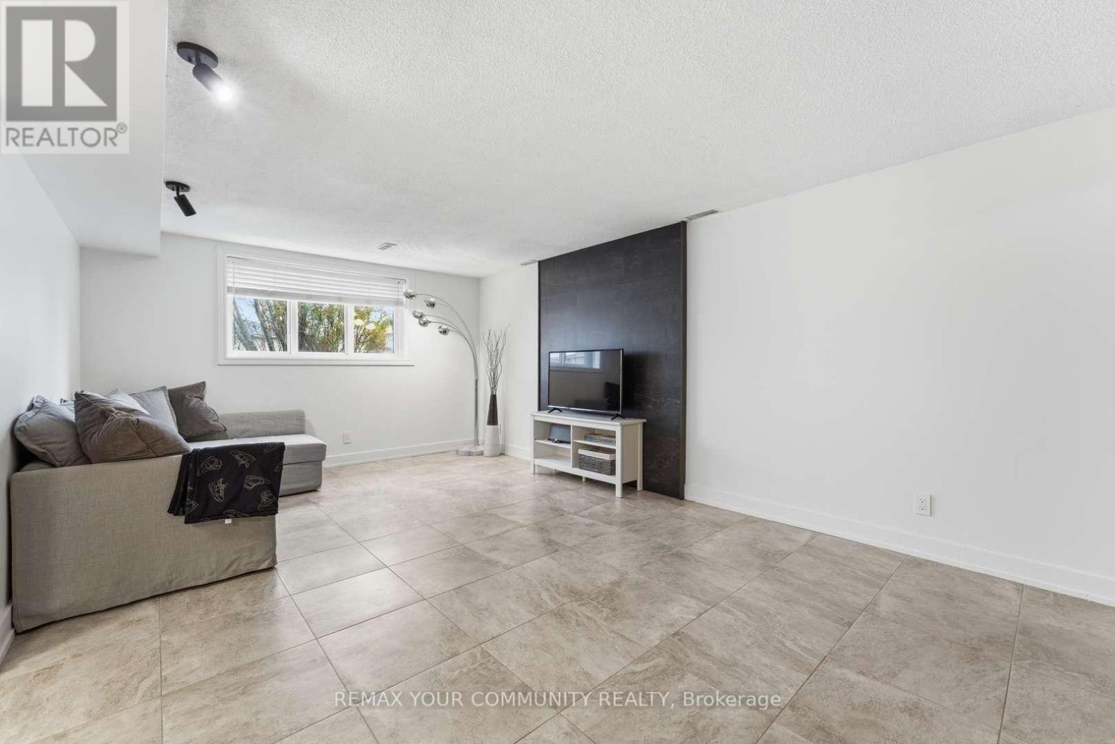 17 Fox Run Lane, Bradford West Gwillimbury (Bradford), Ontario L3Z 2J1 - Photo 26 - N12971786