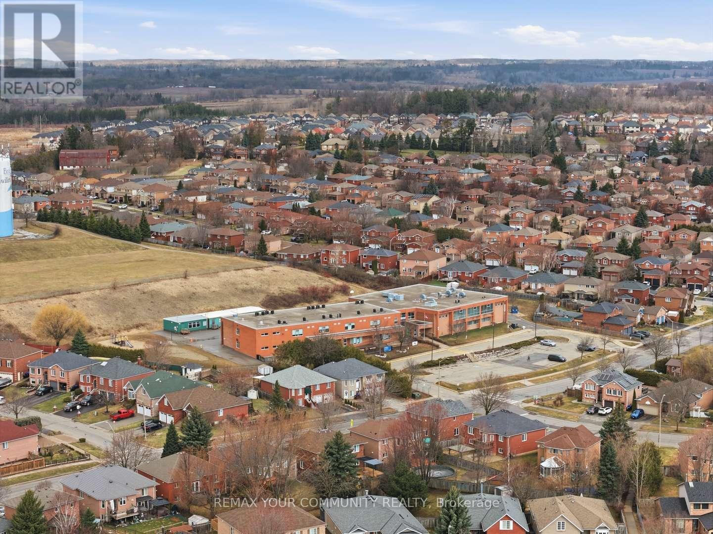 17 Fox Run Lane, Bradford West Gwillimbury (Bradford), Ontario L3Z 2J1 - Photo 34 - N12971786