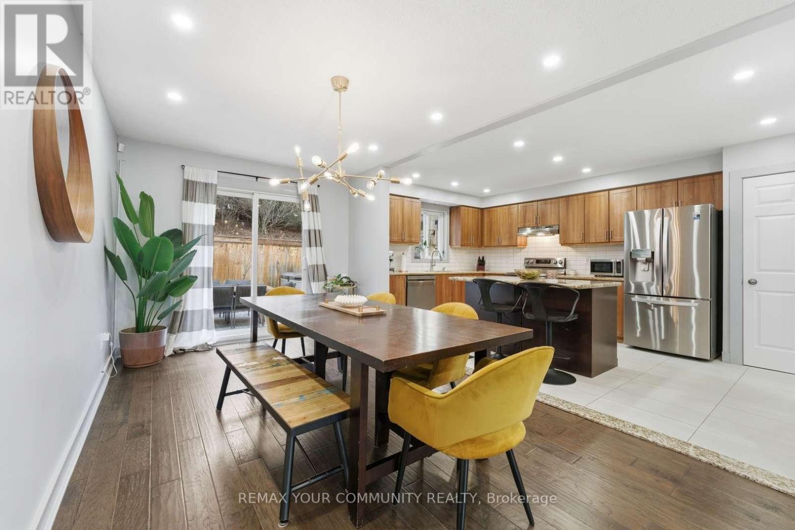 17 Fox Run Lane, Bradford West Gwillimbury (Bradford), Ontario L3Z 2J1 - Photo 8 - N12971786