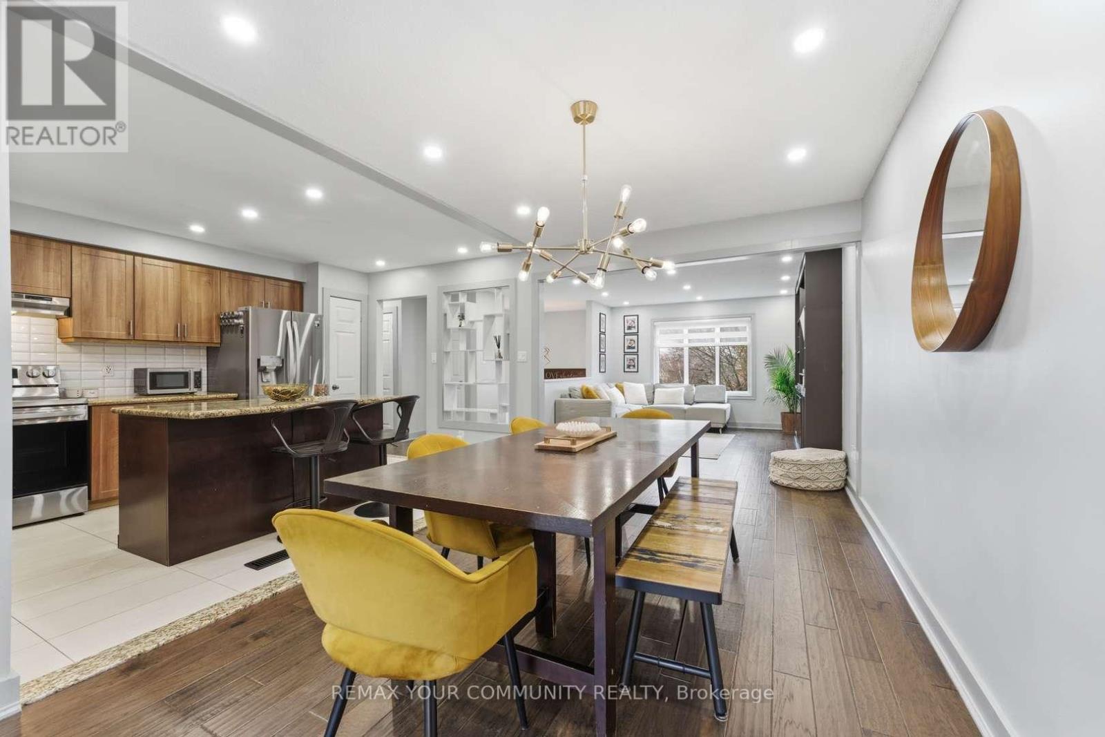 17 Fox Run Lane, Bradford West Gwillimbury (Bradford), Ontario L3Z 2J1 - Photo 9 - N12971786