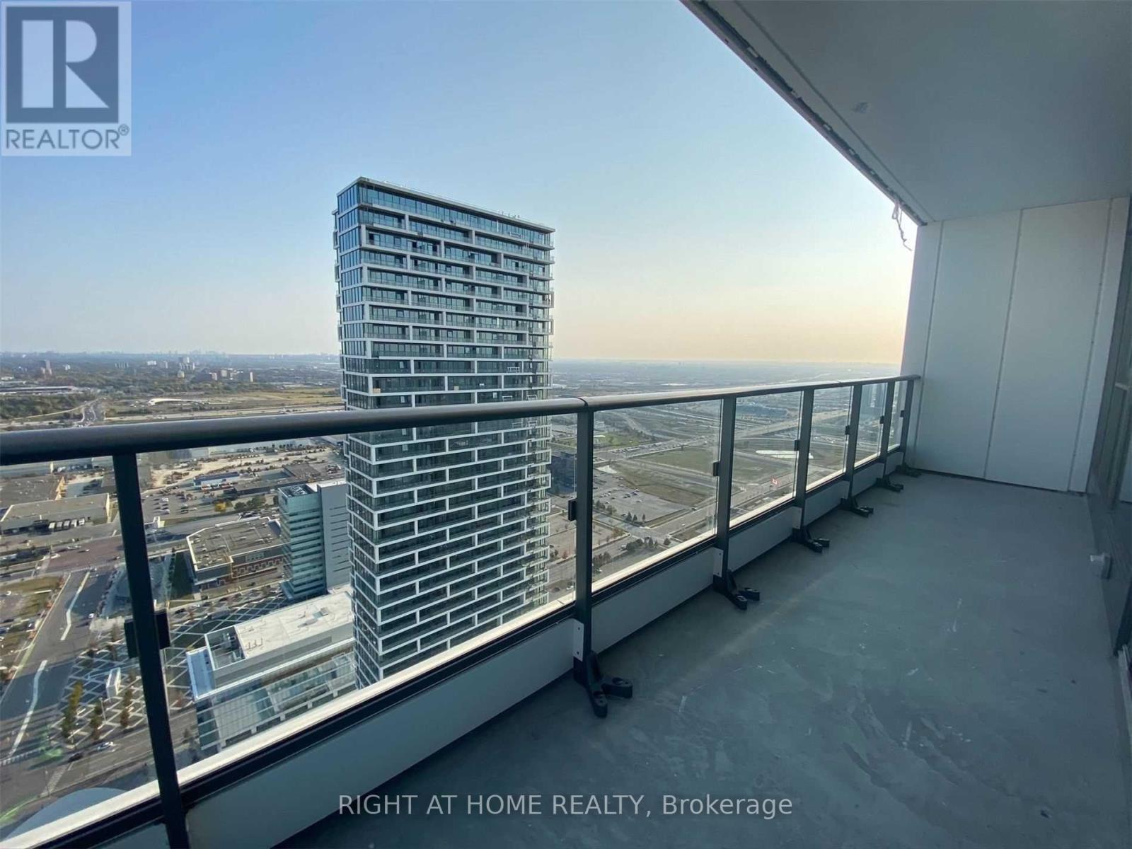 5703 - 898 Portage Parkway, Vaughan, Ontario  L4K 0J6 - Photo 4 - N12971858