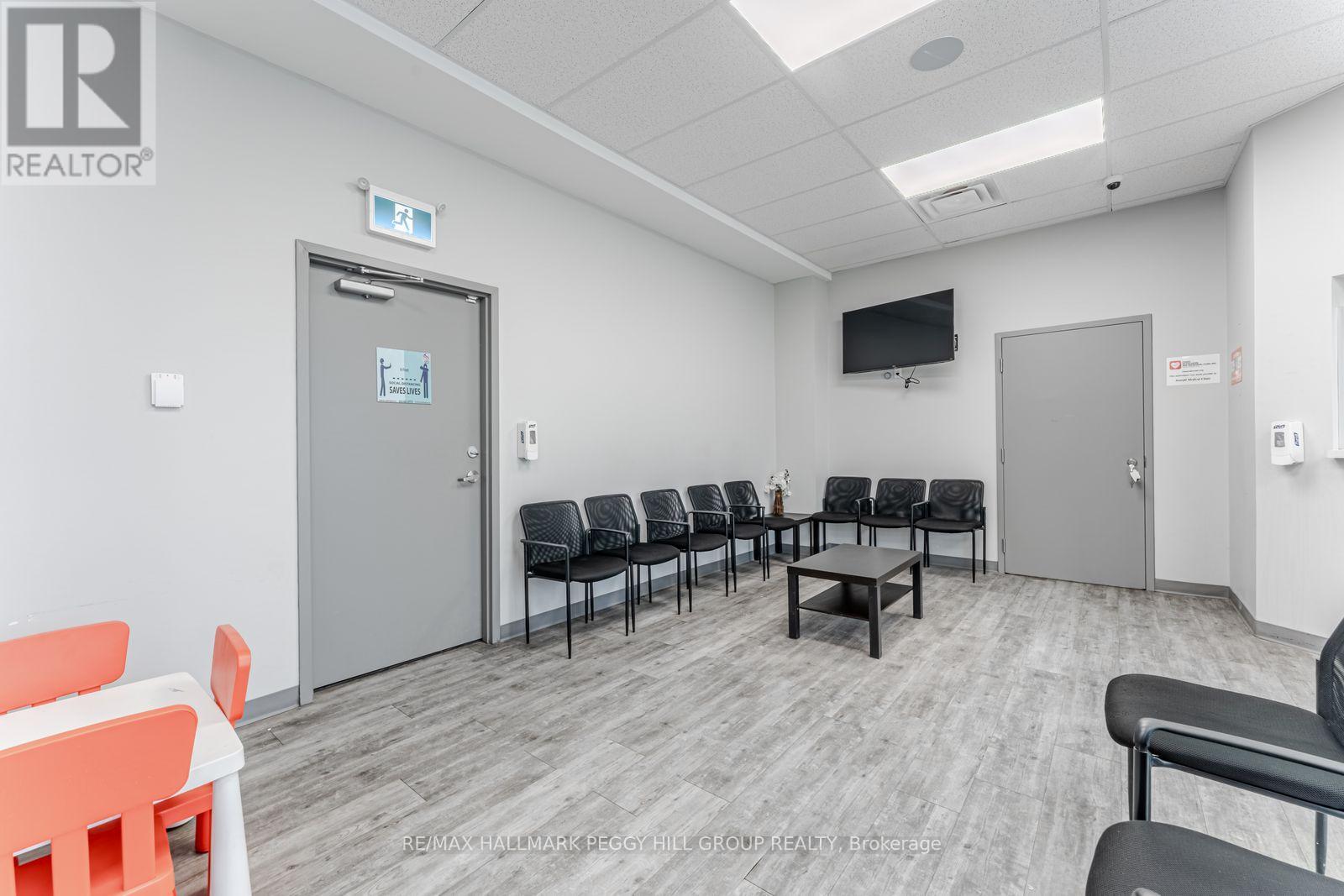 Main B - 1081 Innisfil Beach Road, Innisfil, Ontario  L9S 0N2 - Photo 3 - N12971862