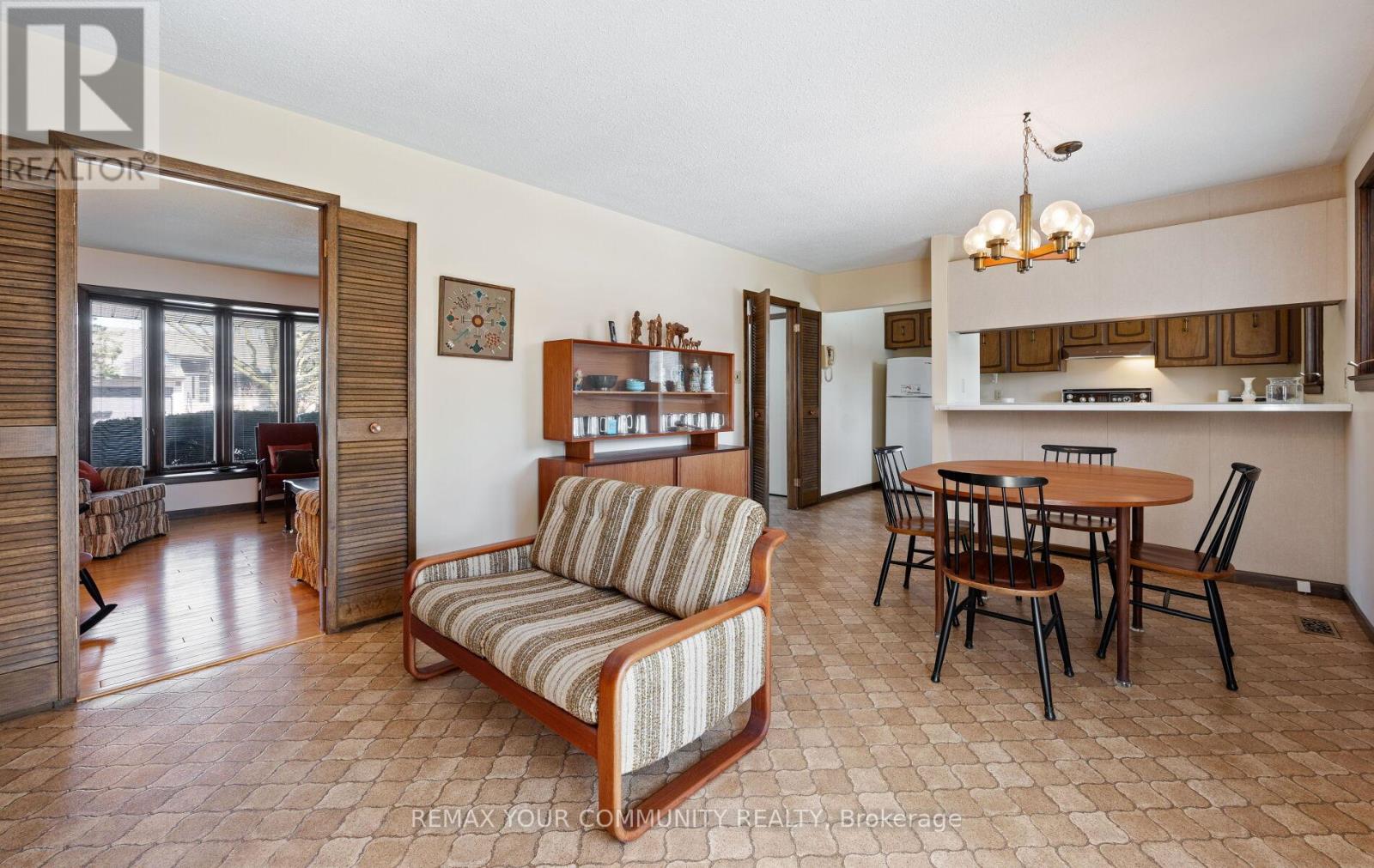 11 Glenview Drive, Aurora, Ontario  L4G 2G7 - Photo 12 - N12971876