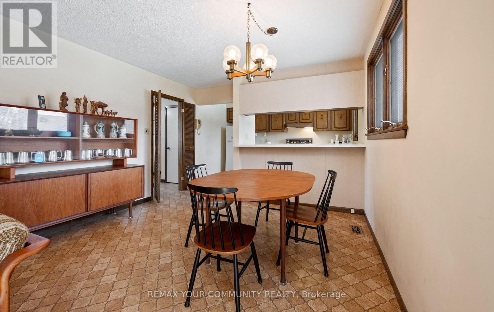 11 Glenview Drive, Aurora, Ontario  L4G 2G7 - Photo 13 - N12971876