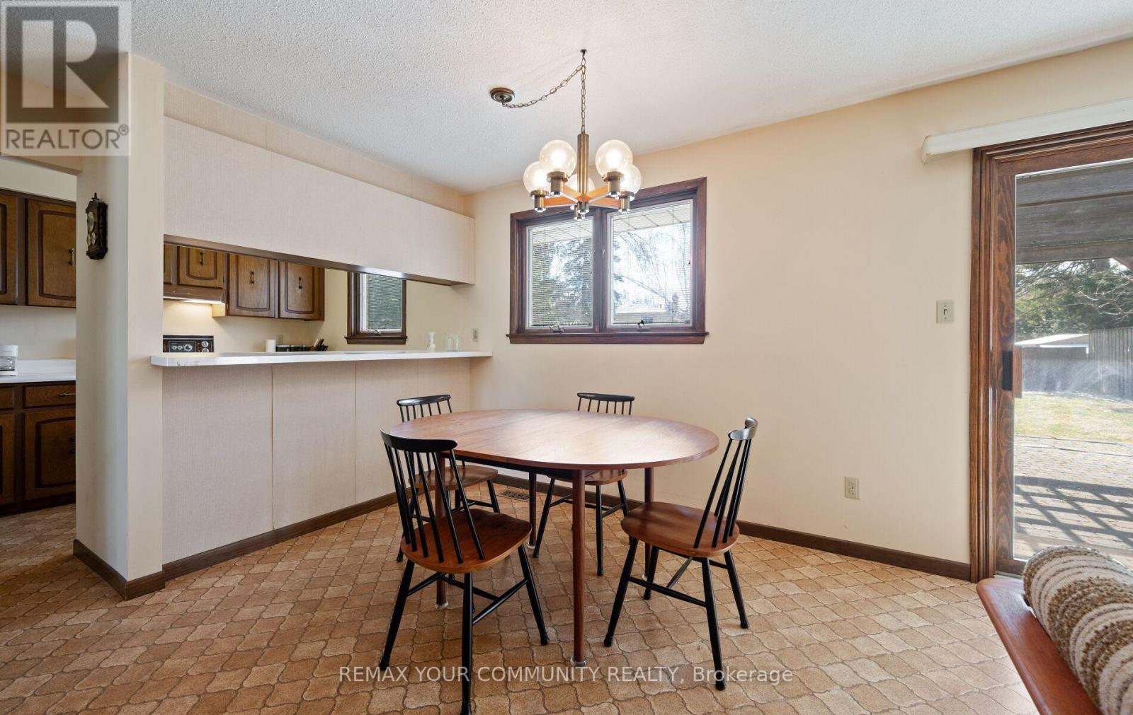 11 Glenview Drive, Aurora, Ontario  L4G 2G7 - Photo 14 - N12971876