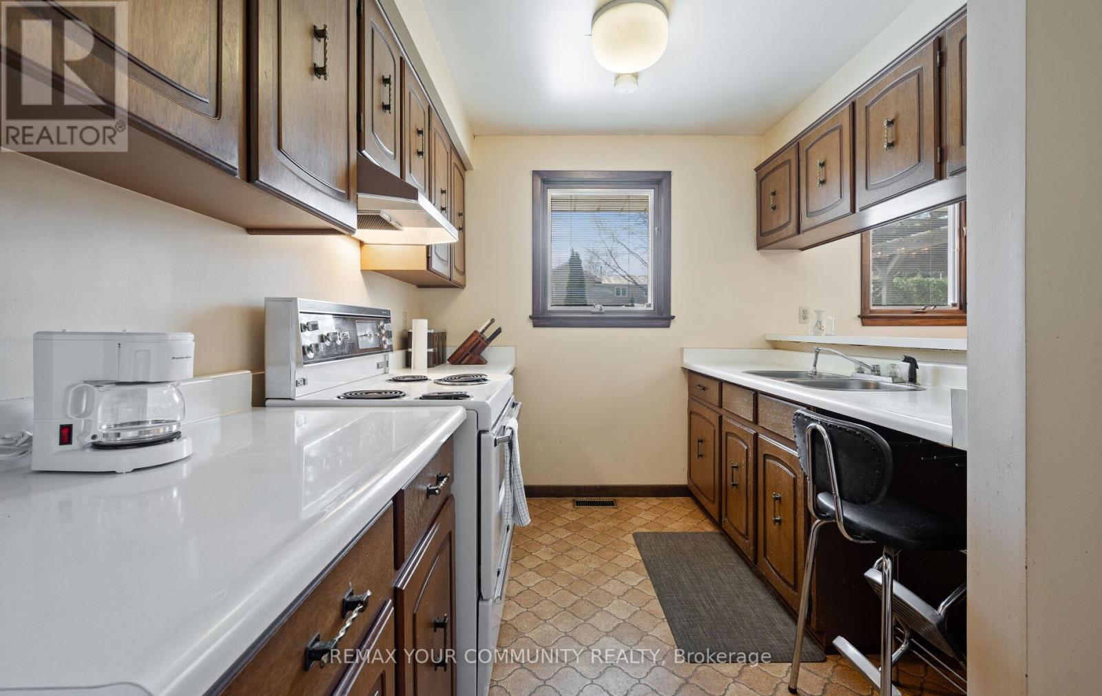 11 Glenview Drive, Aurora, Ontario  L4G 2G7 - Photo 16 - N12971876