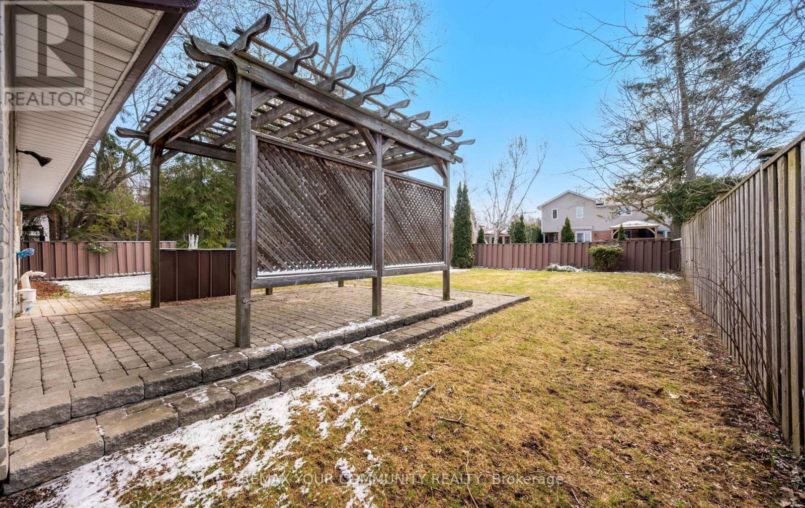 11 Glenview Drive, Aurora, Ontario  L4G 2G7 - Photo 24 - N12971876