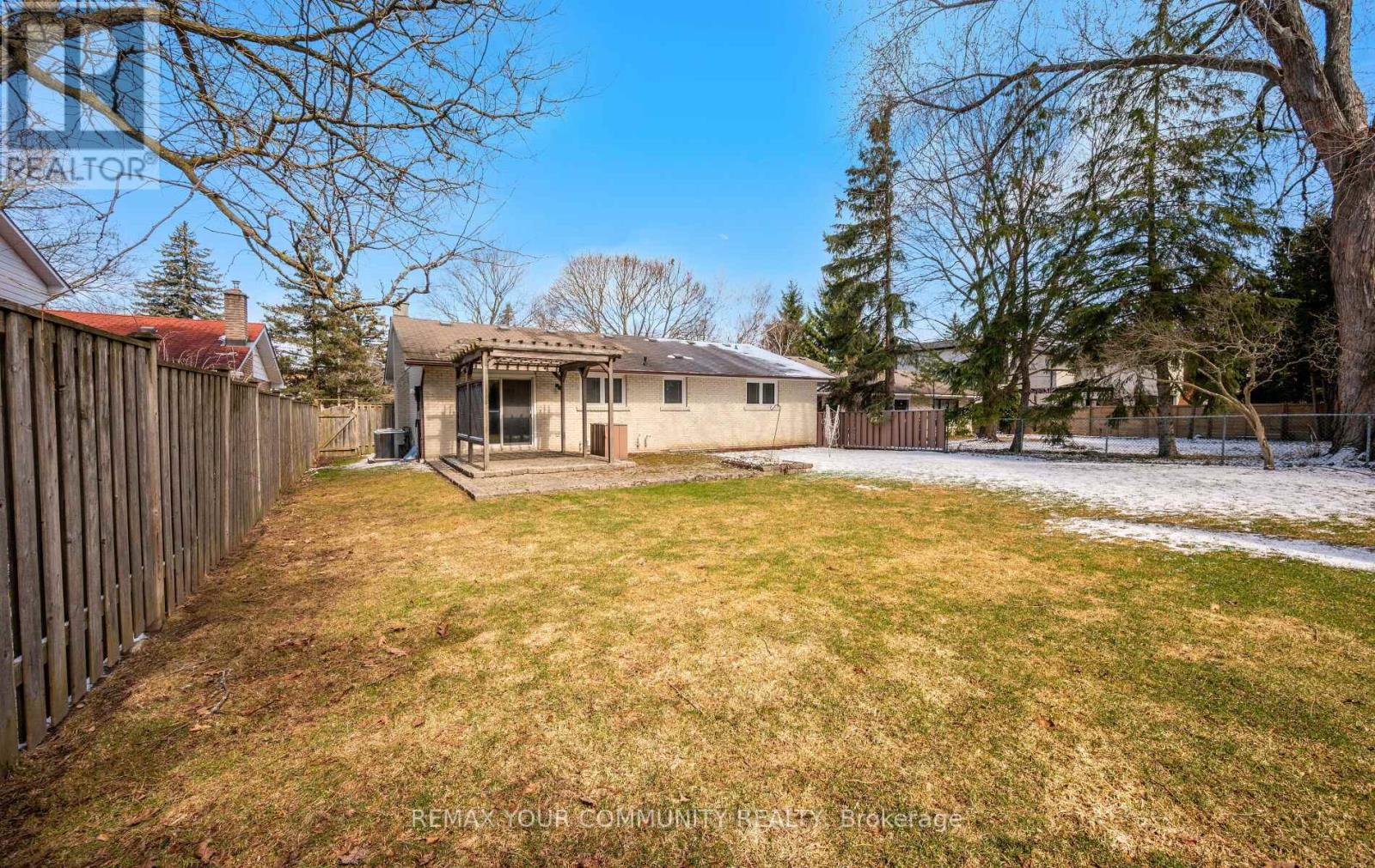 11 Glenview Drive, Aurora, Ontario  L4G 2G7 - Photo 26 - N12971876