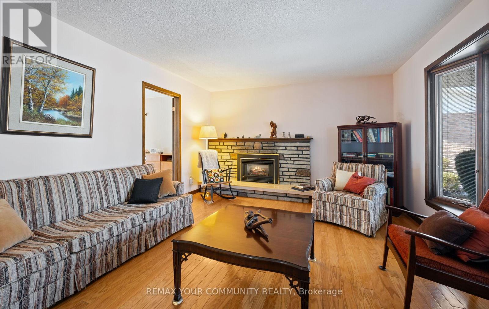 11 Glenview Drive, Aurora, Ontario  L4G 2G7 - Photo 7 - N12971876