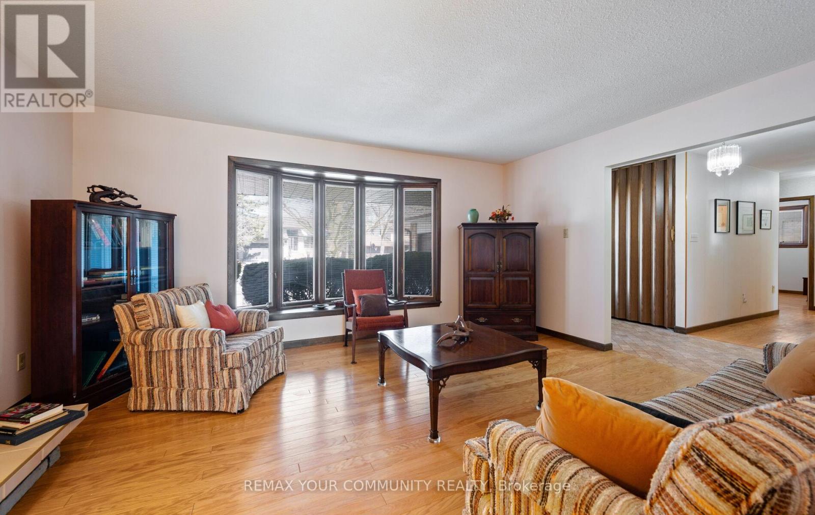 11 Glenview Drive, Aurora, Ontario  L4G 2G7 - Photo 9 - N12971876