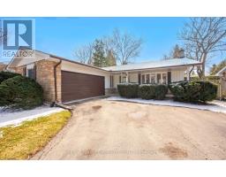 11 GLENVIEW DRIVE, Aurora, Ontario