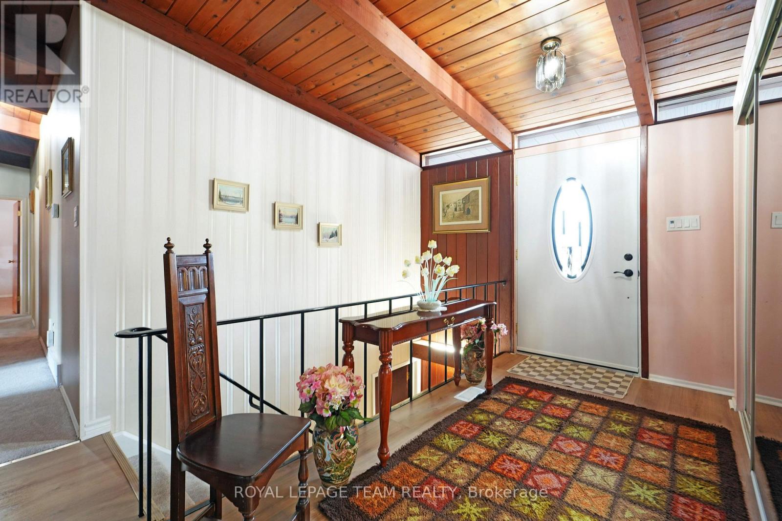 26 Nanaimo Drive, Ottawa, Ontario  K2H 6X7 - Photo 4 - X12964914