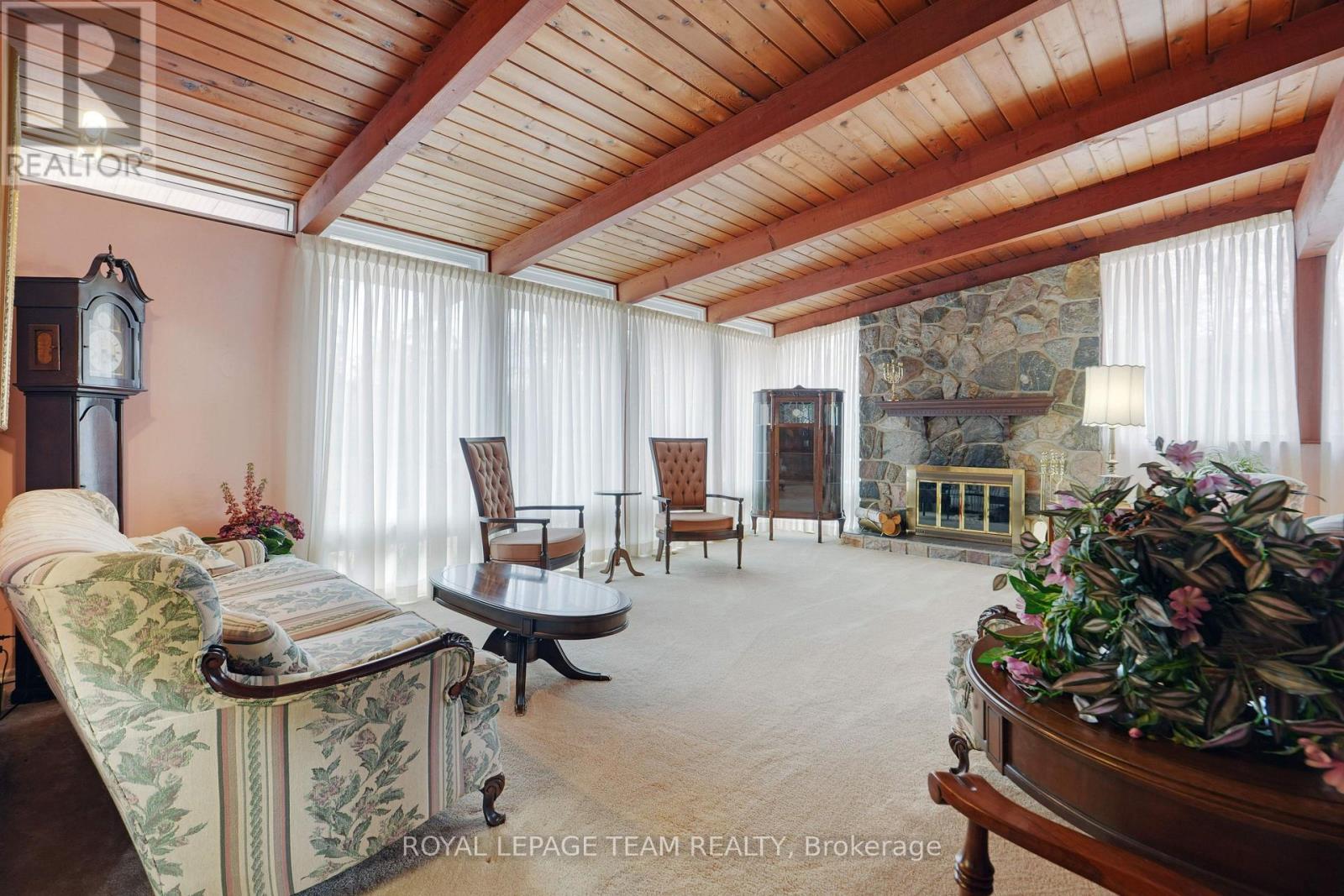 26 Nanaimo Drive, Ottawa, Ontario  K2H 6X7 - Photo 5 - X12964914