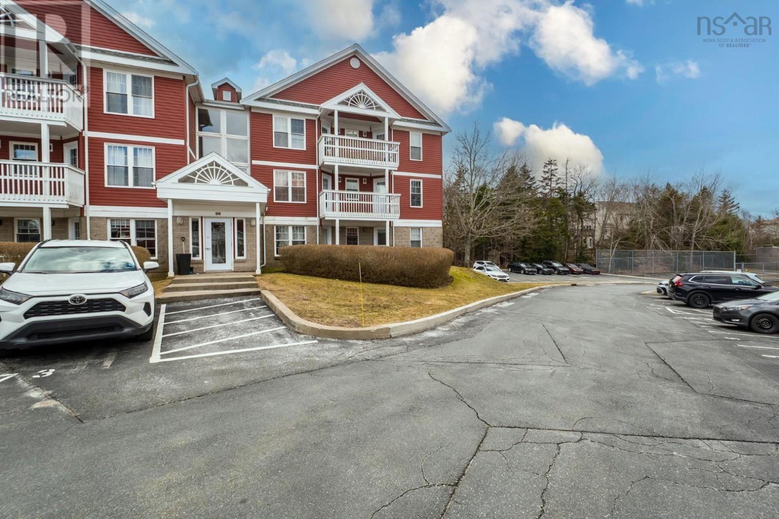 422 96 Moirs Mill Road, Bedford, Nova Scotia  B4A 3Y2 - Photo 2 - 202606545