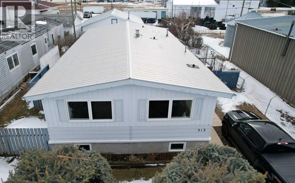 313 3 Avenue E, Hanna, Alberta  T0J 1P0 - Photo 1 - A2291761
