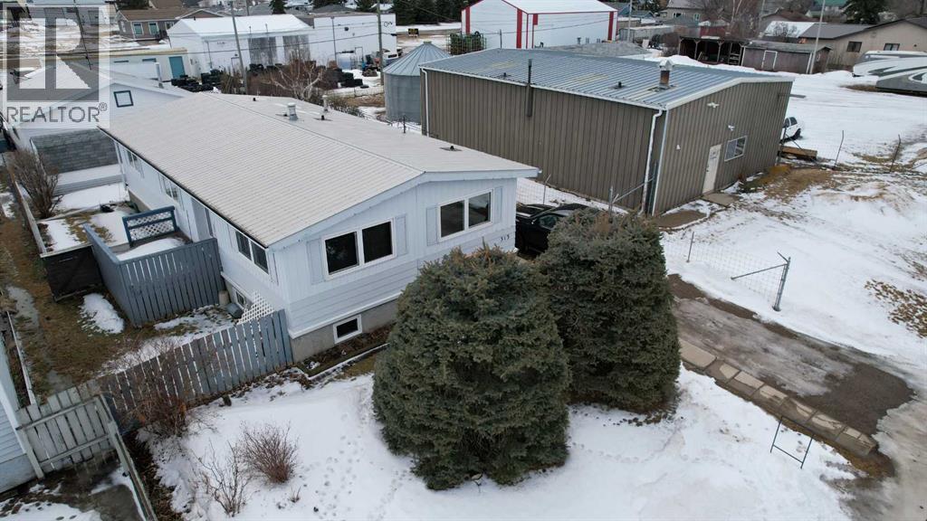 313 3 Avenue E, Hanna, Alberta  T0J 1P0 - Photo 2 - A2291761