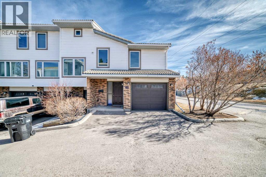 226 Coachway Lane SW, Calgary, Alberta