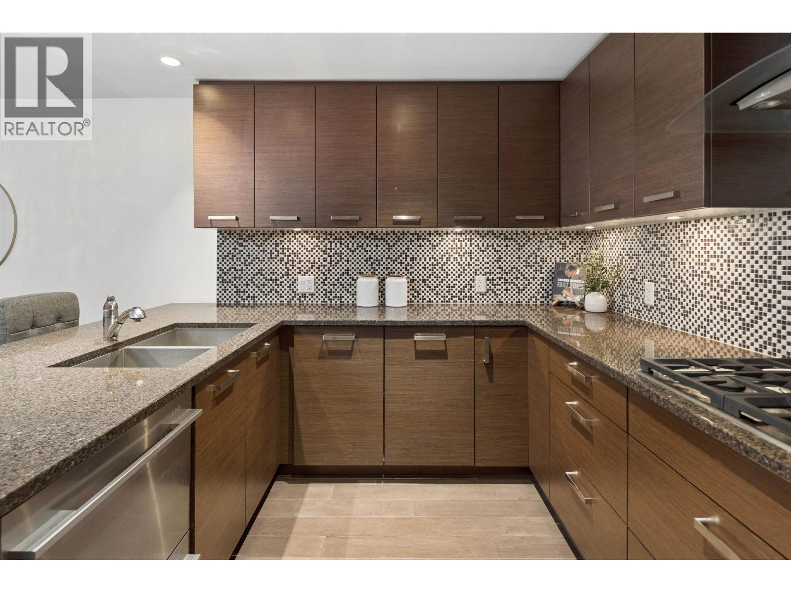 406 210 W 13 Street, North Vancouver, British Columbia  V7M 1N7 - Photo 9 - R3108370