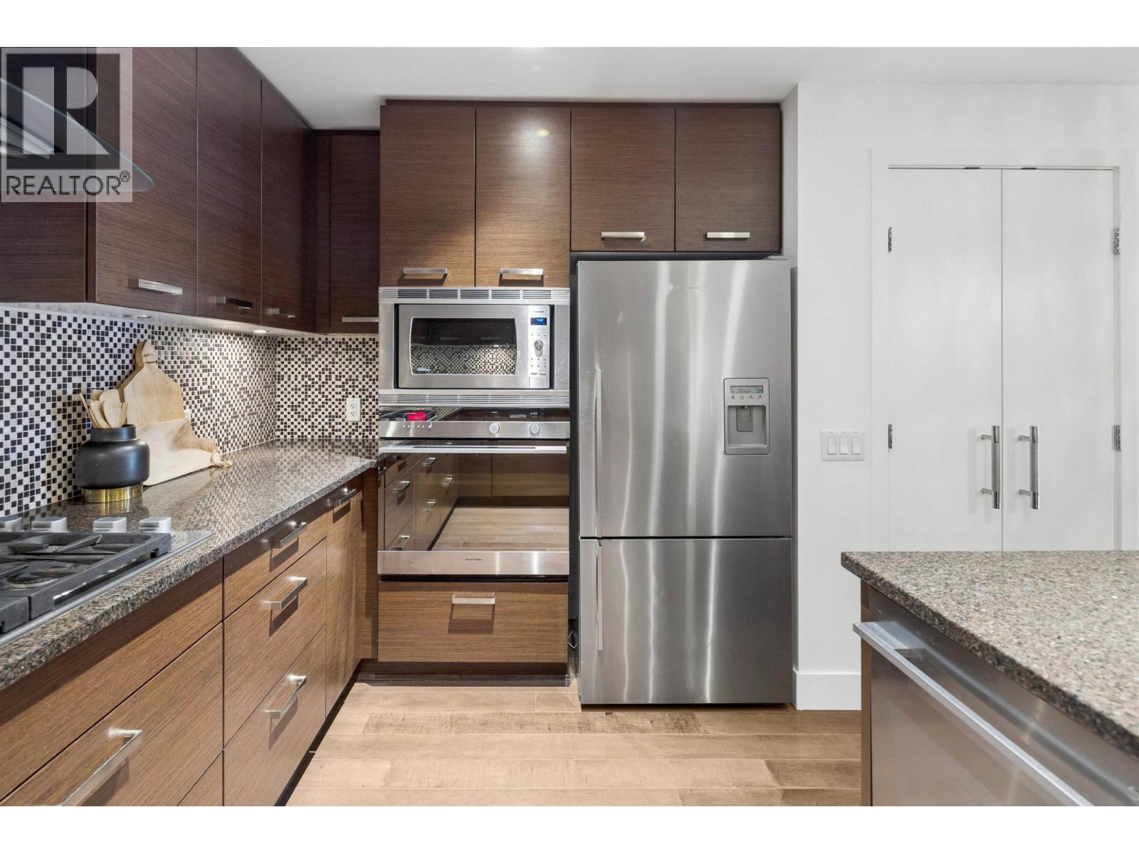 406 210 W 13 Street, North Vancouver, British Columbia  V7M 1N7 - Photo 11 - R3108370