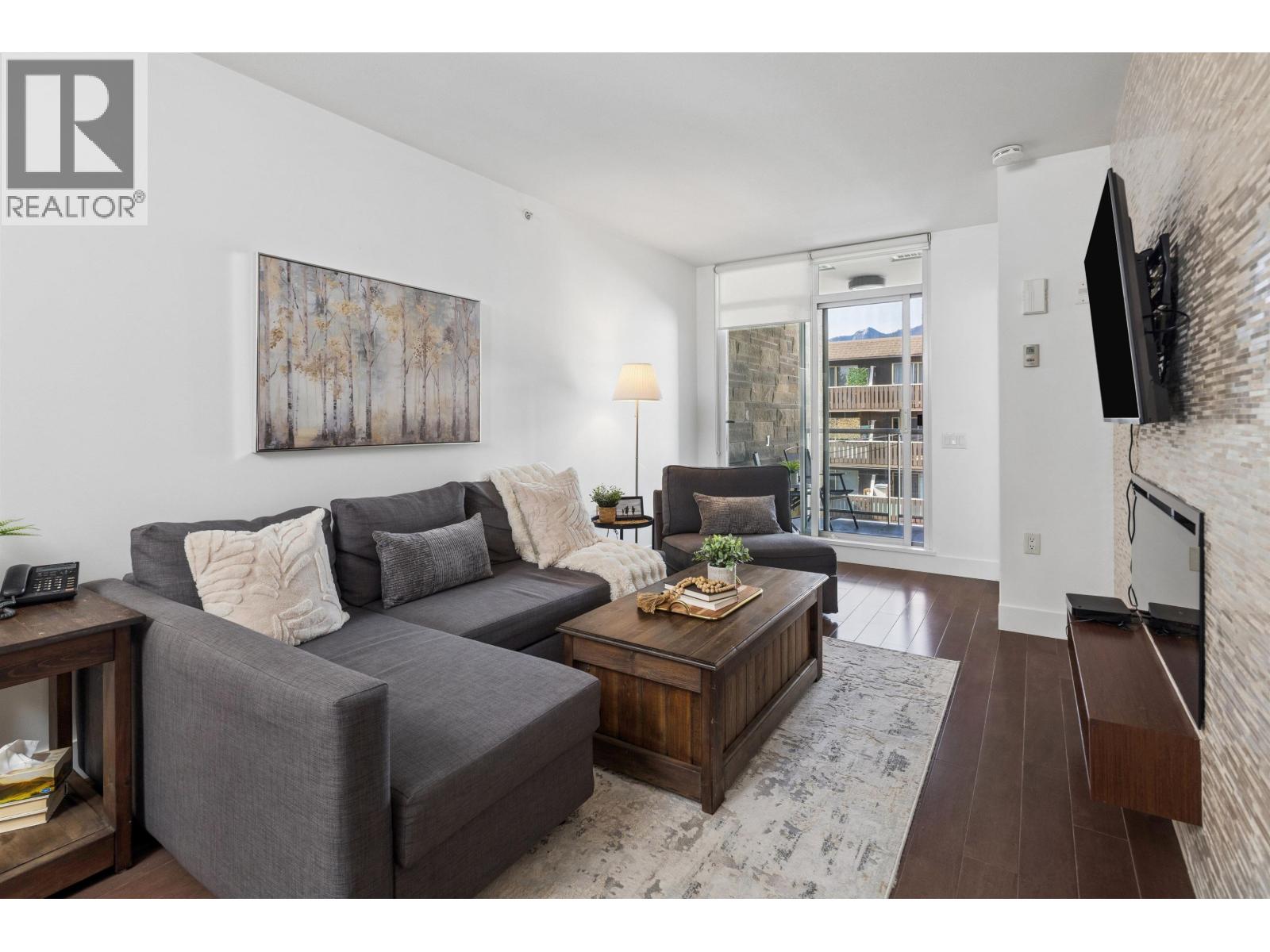 406 210 W 13 Street, North Vancouver, British Columbia  V7M 1N7 - Photo 3 - R3108370