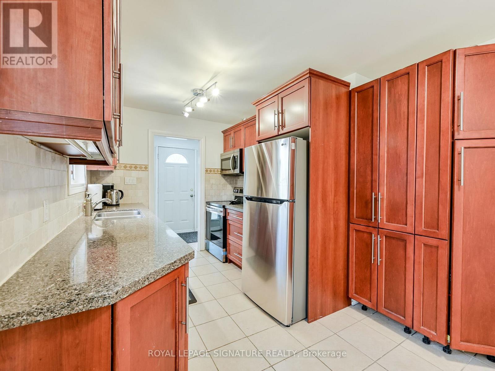 1195 Chada Avenue, Mississauga, Ontario  L5C 1P8 - Photo 11 - W12971760