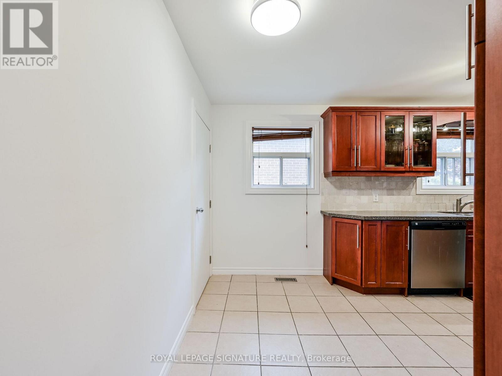 1195 Chada Avenue, Mississauga, Ontario  L5C 1P8 - Photo 12 - W12971760