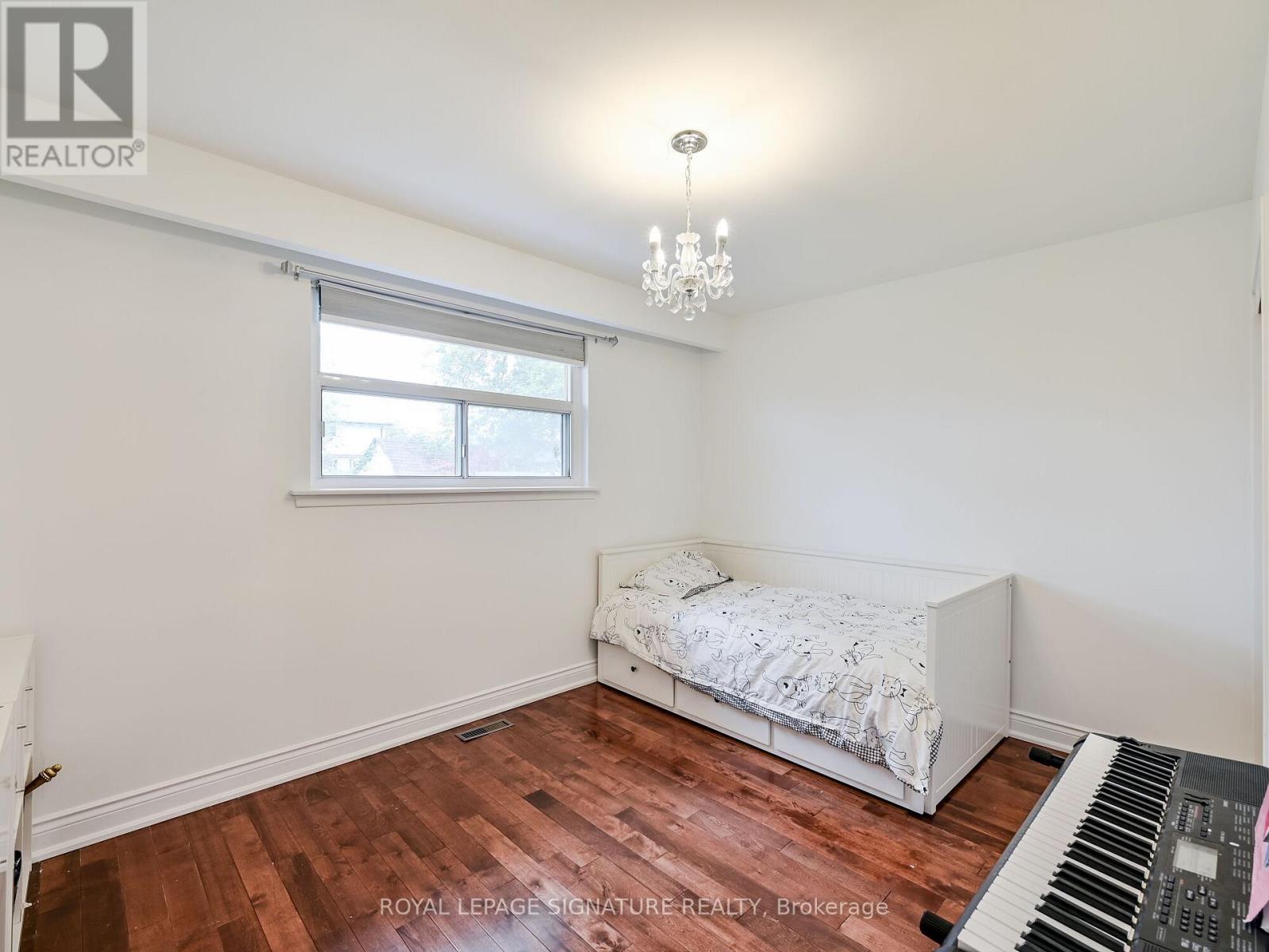 1195 Chada Avenue, Mississauga, Ontario  L5C 1P8 - Photo 21 - W12971760