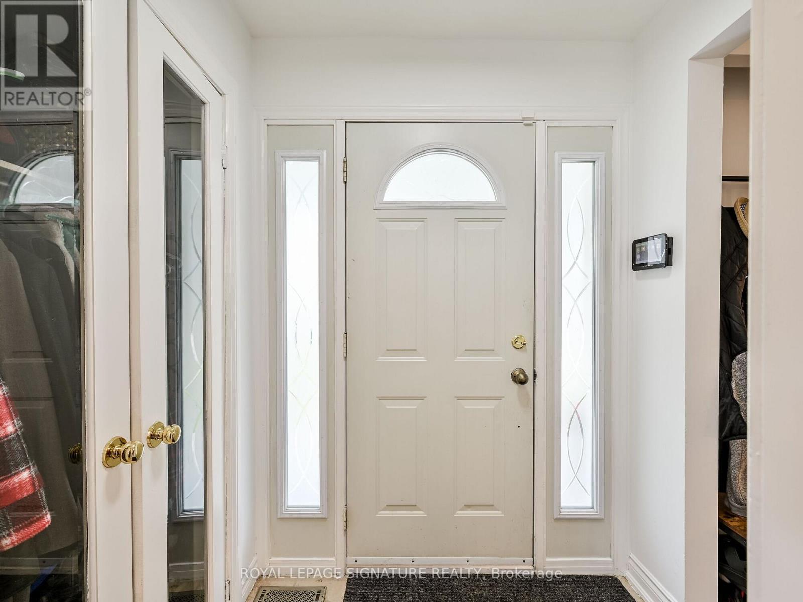 1195 Chada Avenue, Mississauga, Ontario  L5C 1P8 - Photo 3 - W12971760