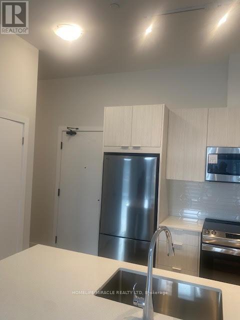 513 - 430 Square One Drive, Mississauga, Ontario  L5B 3Y1 - Photo 3 - W12971810