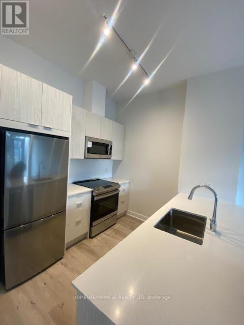 513 - 430 Square One Drive, Mississauga, Ontario  L5B 3Y1 - Photo 5 - W12971810