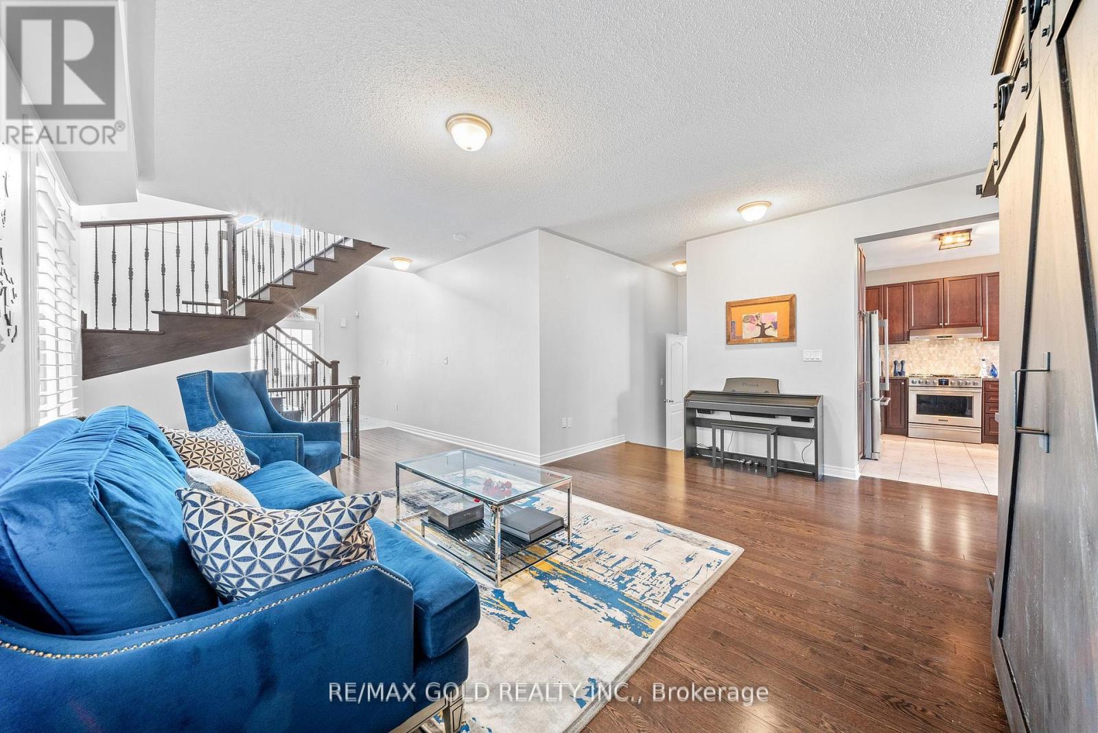 9 Fringetree Road, Brampton, Ontario  L6R 0B6 - Photo 11 - W12971834