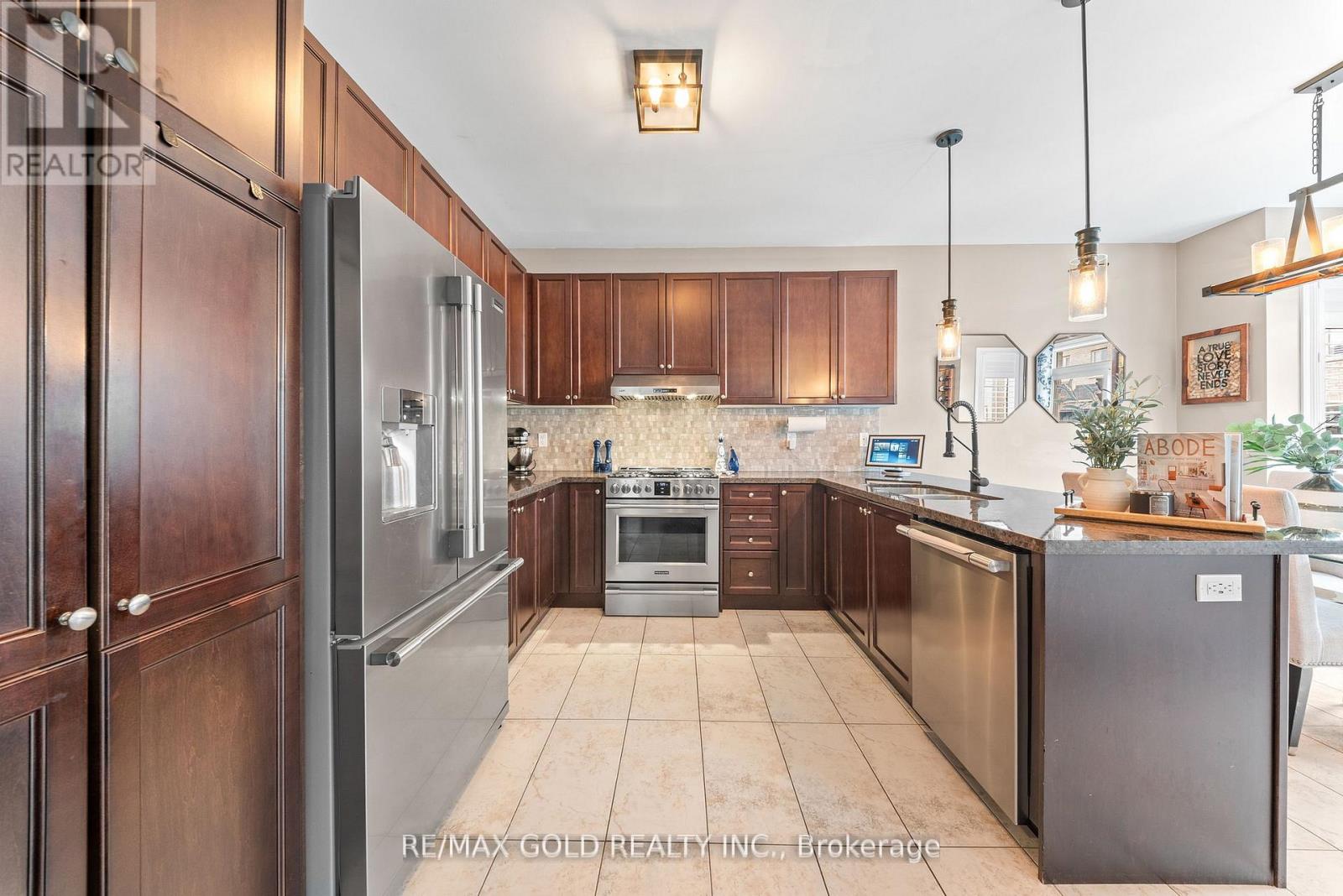 9 Fringetree Road, Brampton, Ontario  L6R 0B6 - Photo 12 - W12971834