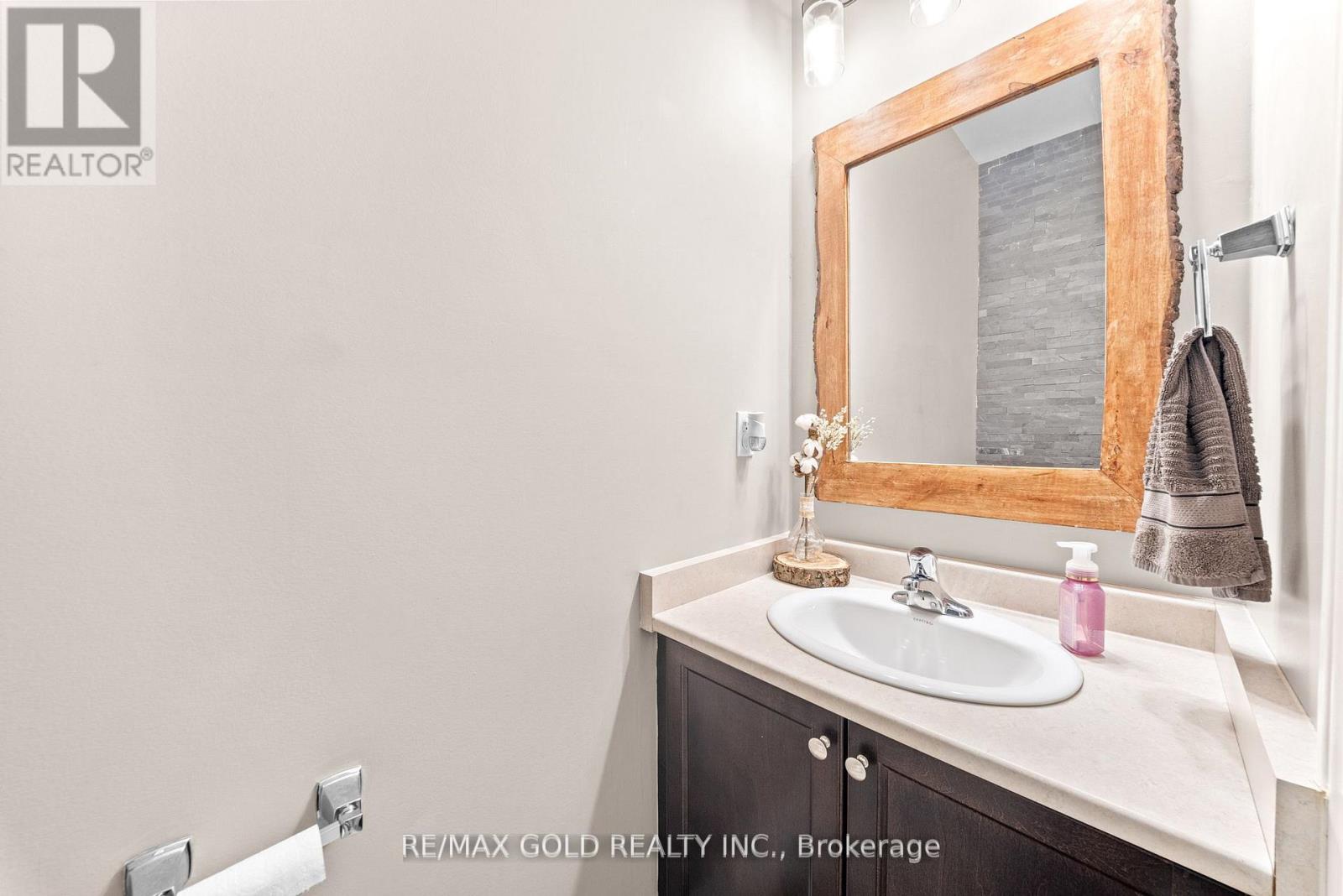 9 Fringetree Road, Brampton, Ontario  L6R 0B6 - Photo 22 - W12971834