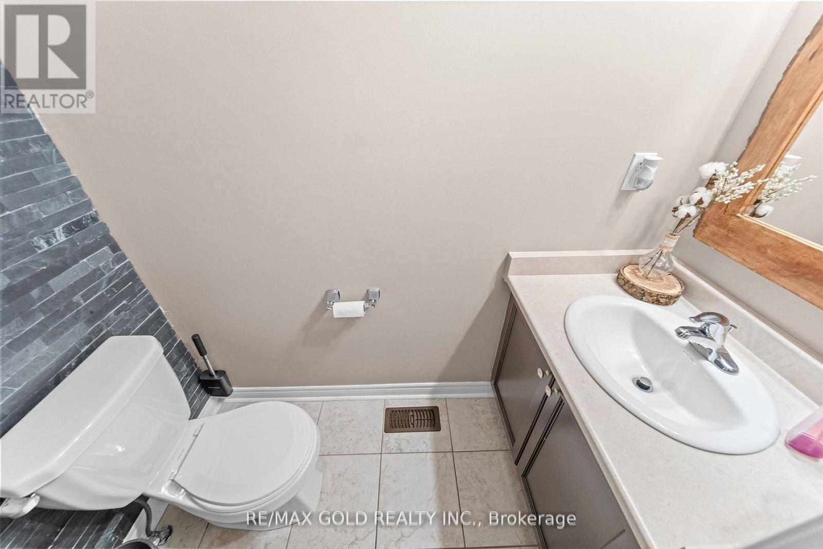 9 Fringetree Road, Brampton, Ontario  L6R 0B6 - Photo 23 - W12971834