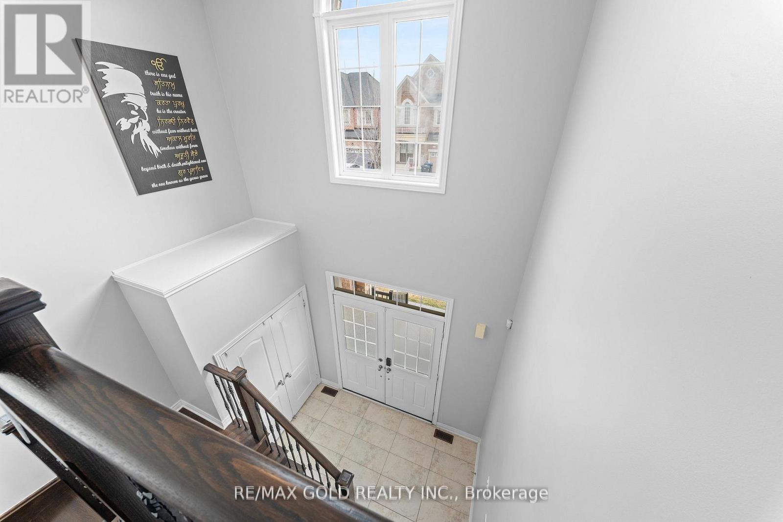 9 Fringetree Road, Brampton, Ontario  L6R 0B6 - Photo 7 - W12971834