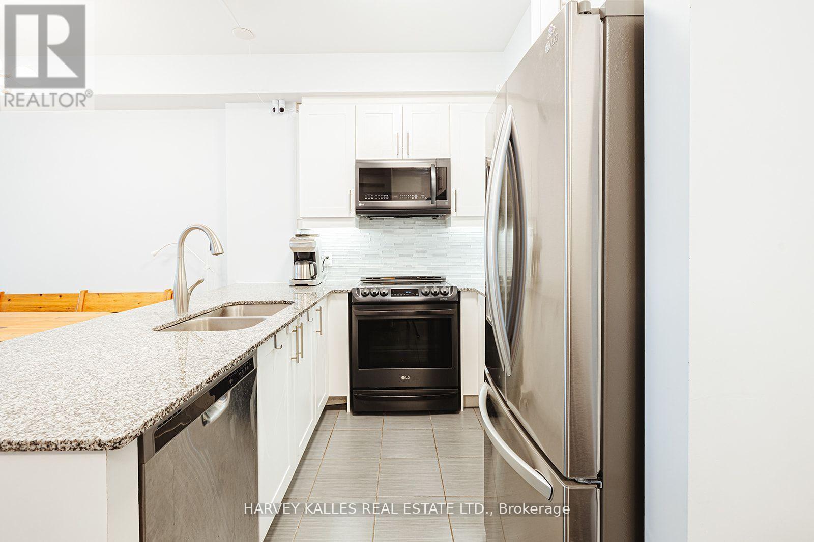 227 - 216 Oak Park Boulevard, Oakville, Ontario  L6H 0K3 - Photo 10 - W12971846