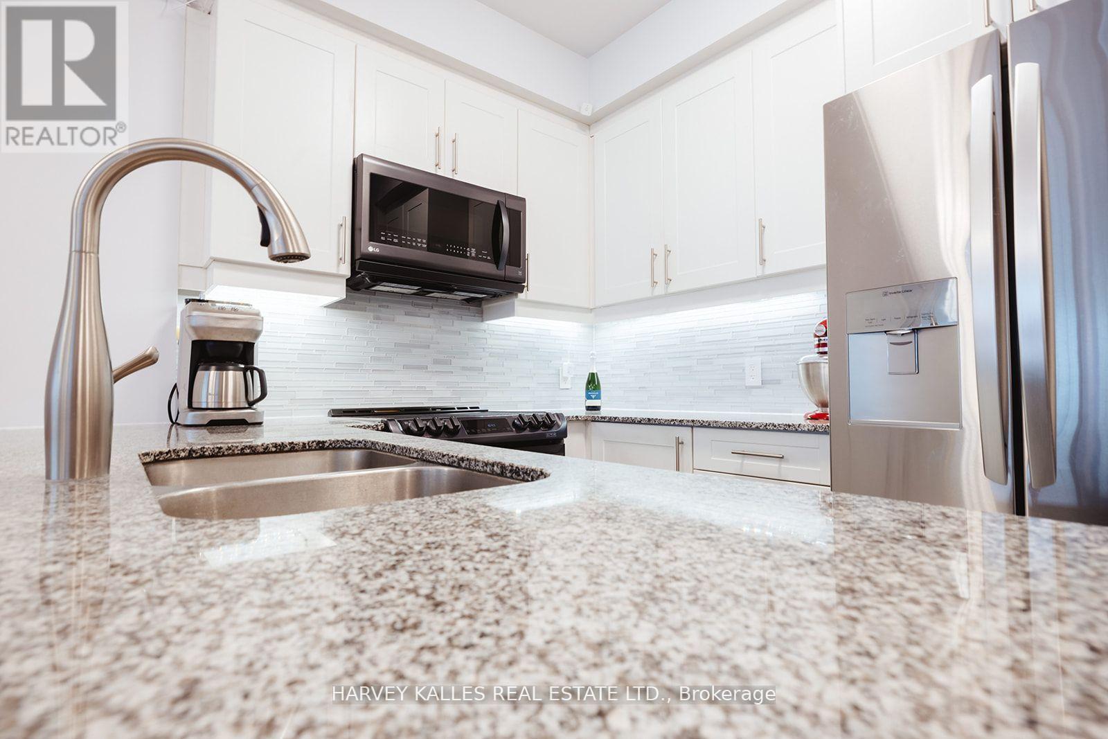 227 - 216 Oak Park Boulevard, Oakville, Ontario  L6H 0K3 - Photo 11 - W12971846