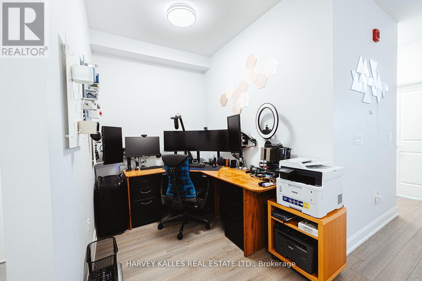 227 - 216 Oak Park Boulevard, Oakville, Ontario  L6H 0K3 - Photo 14 - W12971846