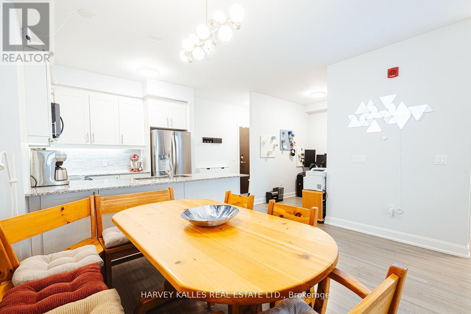 227 - 216 Oak Park Boulevard, Oakville, Ontario  L6H 0K3 - Photo 33 - W12971846