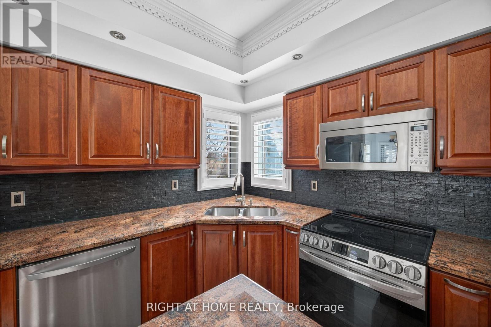 2013 Rosemount Crescent, Oakville, Ontario  L6M 3A5 - Photo 12 - W12971900