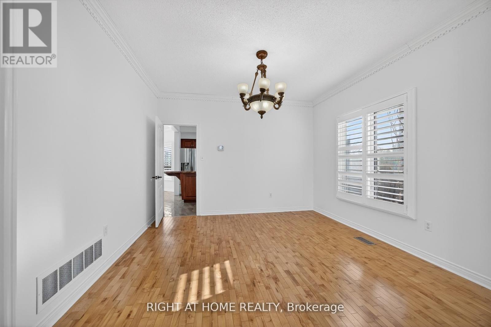 2013 Rosemount Crescent, Oakville, Ontario  L6M 3A5 - Photo 4 - W12971900