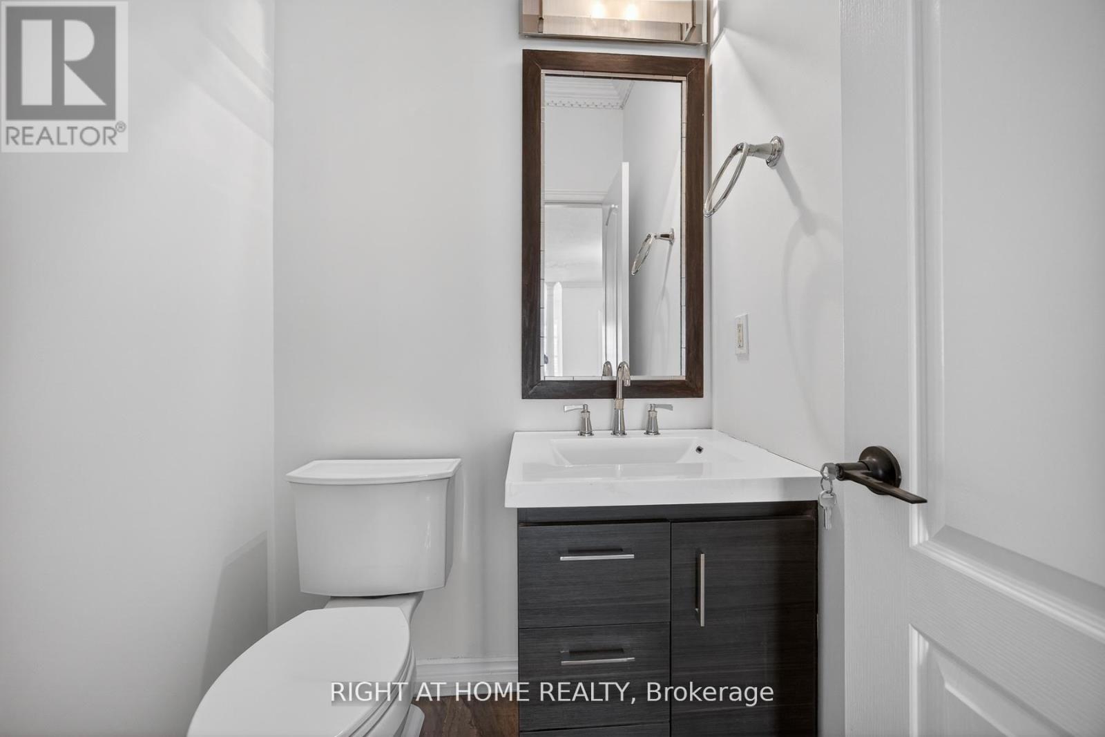 2013 Rosemount Crescent, Oakville, Ontario  L6M 3A5 - Photo 6 - W12971900