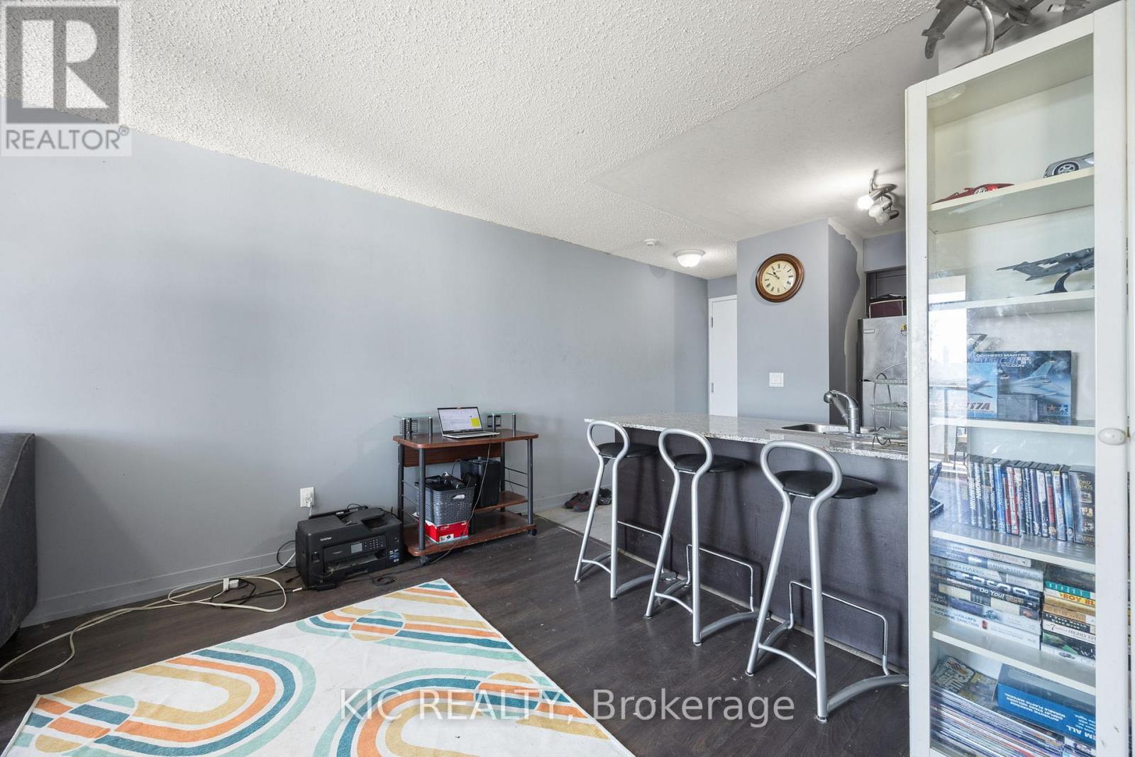 901 - 812 Lansdowne Avenue, Toronto, Ontario  M6H 4K5 - Photo 7 - W12971904