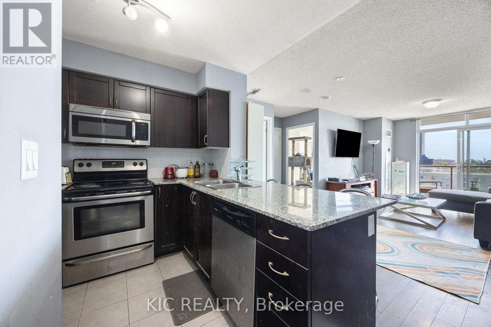 901 - 812 Lansdowne Avenue, Toronto, Ontario  M6H 4K5 - Photo 8 - W12971904